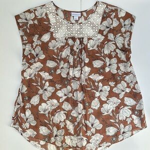 Liz Claiborne Womens’ Round Neck Short Sleeve Floral Blouse - Size Large